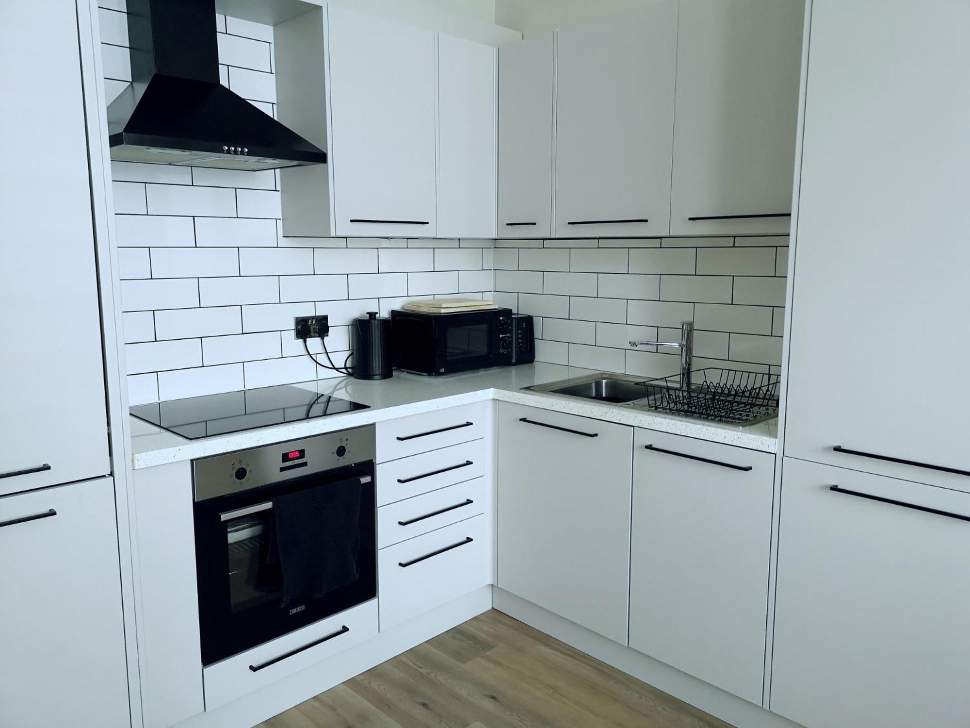 Stunning Modern Apartment Sleeps 4 - 6 Min Walk From Golden Beaches-Free Parking Борнмут Экстерьер фото